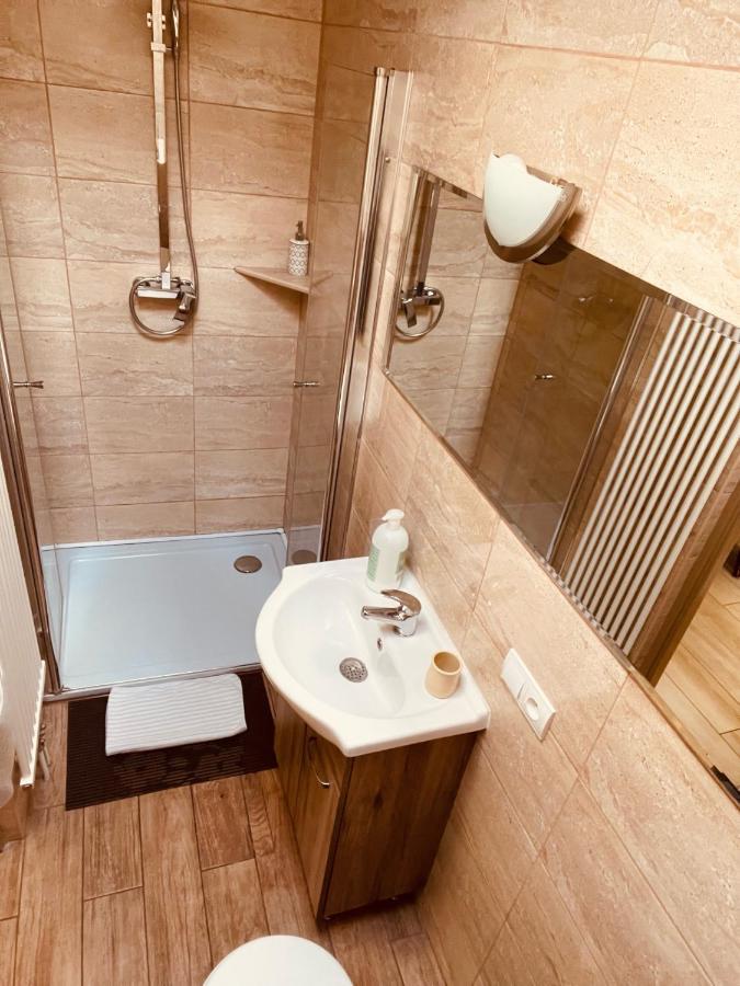 Pokoje Przy Bulwarach Uniejow Exteriör bild