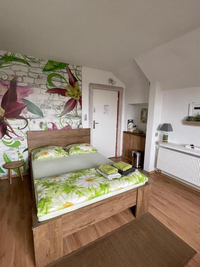 Pokoje Przy Bulwarach Uniejow Exteriör bild
